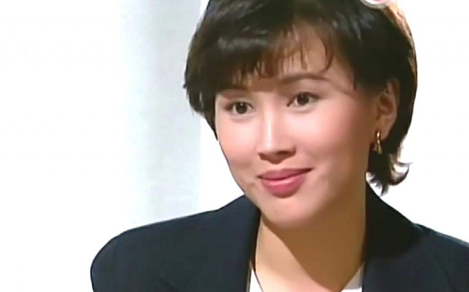 曾经的"亚视一姐",被丈夫骗3千万10年才离婚,58岁老得心酸