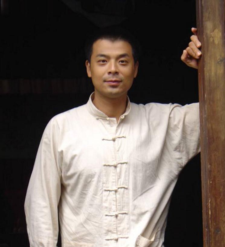 他14岁开始演戏,出道多年没有名气,与妻子裸婚低调幸福惹人羡