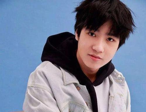 letme在虎牙荣获最强上单荣誉,引起部分水友不满,微博遭爆破!