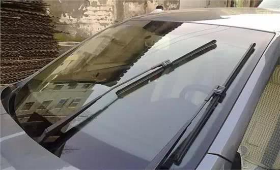 雨刮器也得养护,学会这几点,省心又省钱,现在知道还不晚