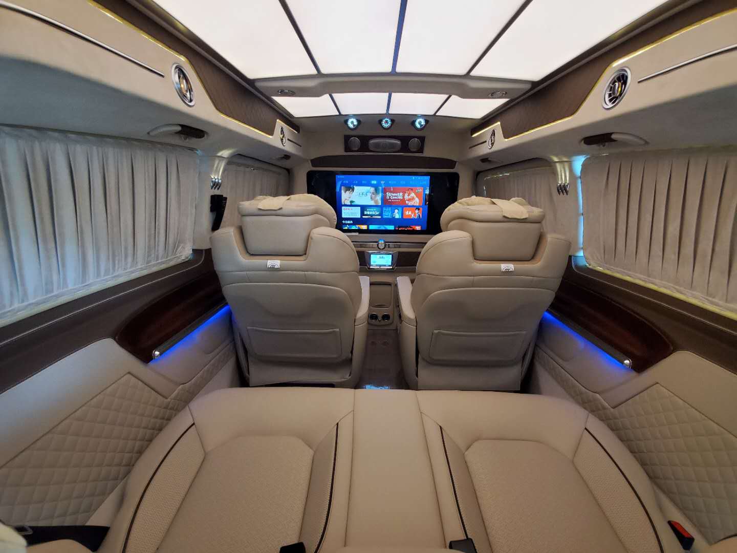 新款奔驰威霆高顶全隔断商务车 加装V260操控台-新浪汽车