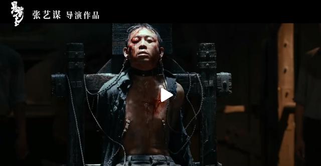 了导电夹子夹胸并电击的酷刑,张译全身遍体鳞伤,每一块肌肉都在颤抖