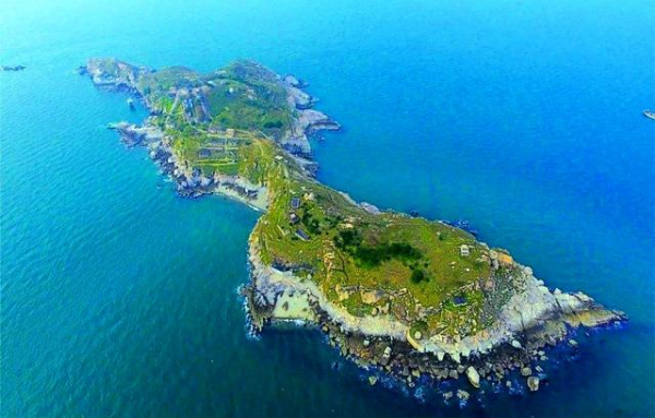 是由三个小岛屿组成,这三个小岛屿分别是:车牛山岛,达山岛和平山岛