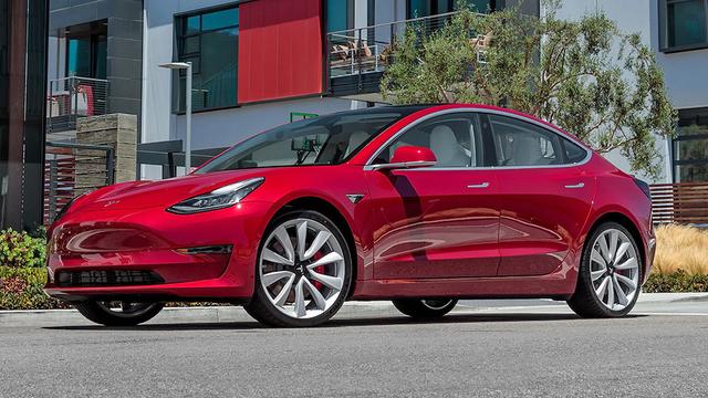 面对特斯拉，正面硬刚的只剩下宝马和丰田