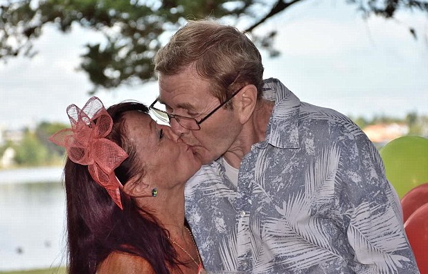 68的迈克尔与自己妻子琳达已经结婚34年了,但是,因为身患老年痴呆