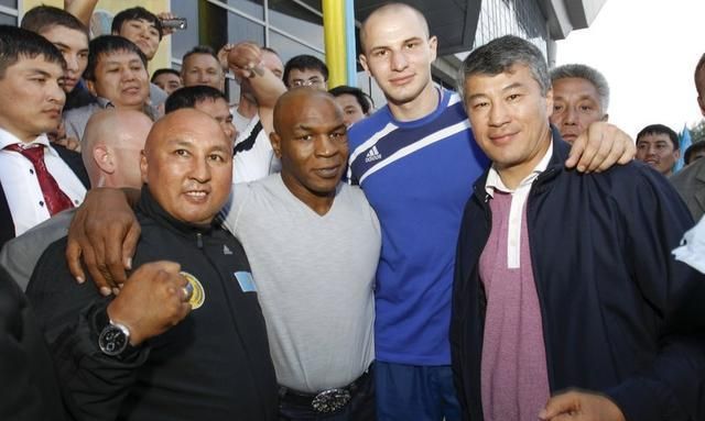 他被誉为重量级戈洛夫金拳风凶猛全部比赛耗时不到14分钟