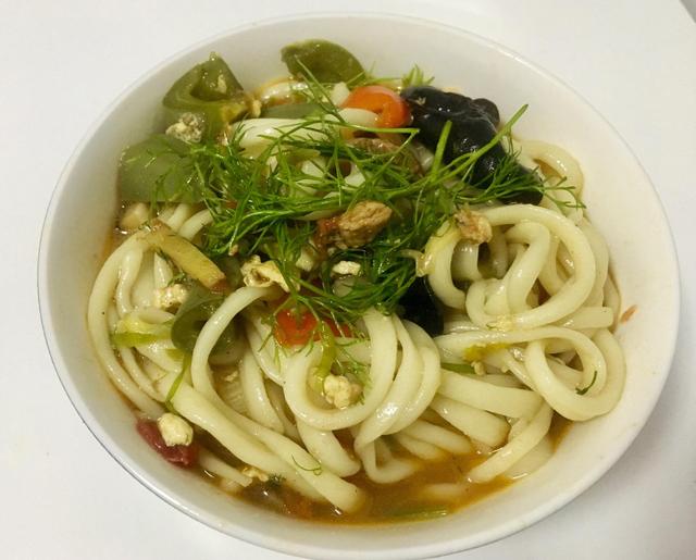 营养又好吃的茴香打卤面,香气四溢超美味,最后连汤汁都不剩