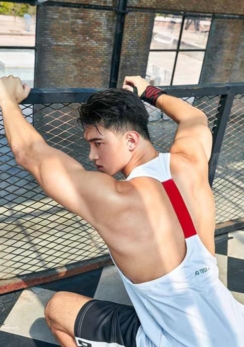 组图:青春帅气有活力的95后帅哥,散发着满满的男性荷尔蒙气息!