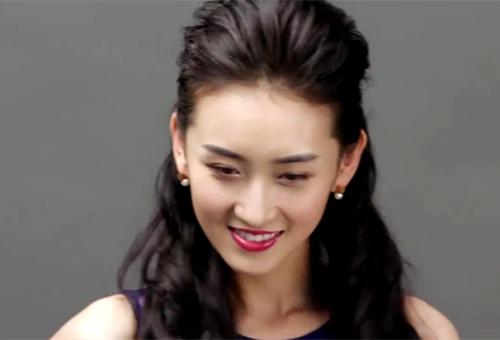 唐艺兮在乡村爱情中饰演一名教师穿着土气却掩盖不住超高的颜值