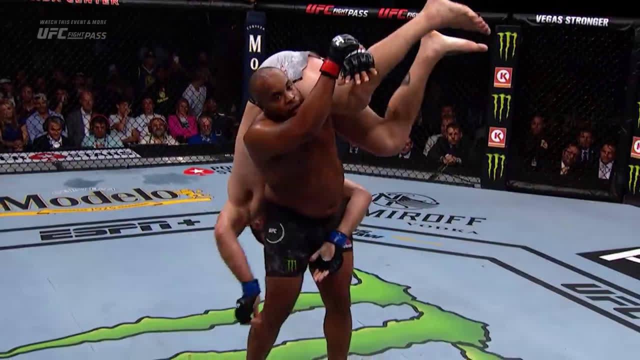 本月中ufc252主赛,斯蒂普·米欧奇vs丹尼尔·科米尔