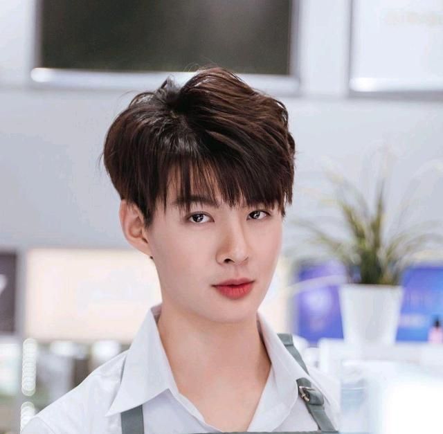 黄明明泰国力量群演员她男朋友的力量很强衣服也很干净很好