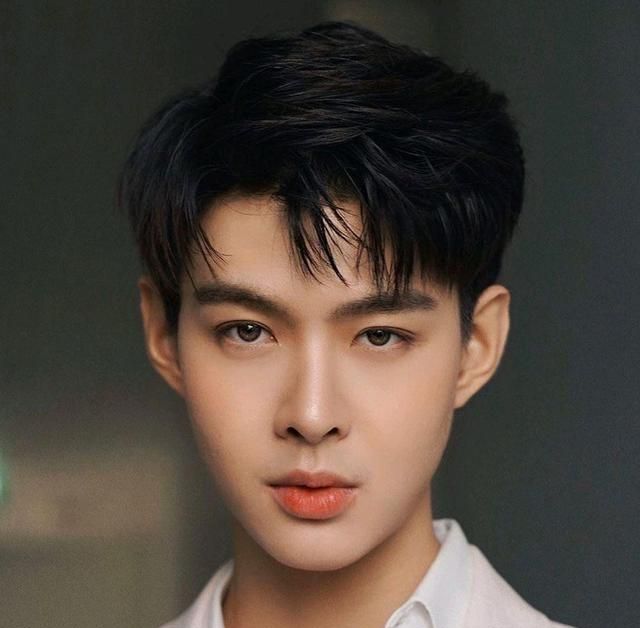 黄明明泰国力量群演员她男朋友的力量很强衣服也很干净很好