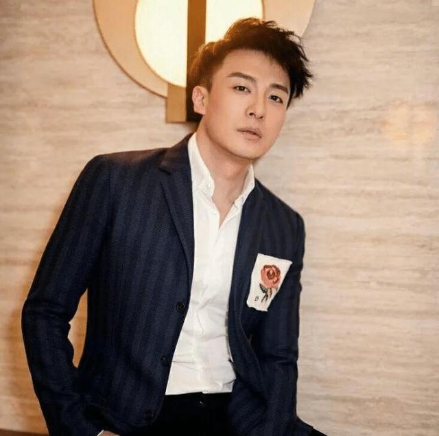 但是大家可能不知道在现实生活之中吕子乔的扮演者,孙艺洲却是一个