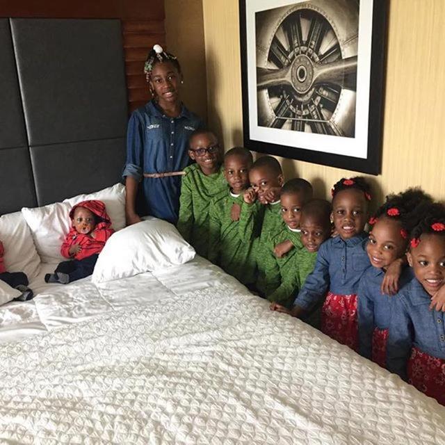 美国黑人女子真厉害,生了14个娃,有五胞胎,三胞胎和两对双胞胎