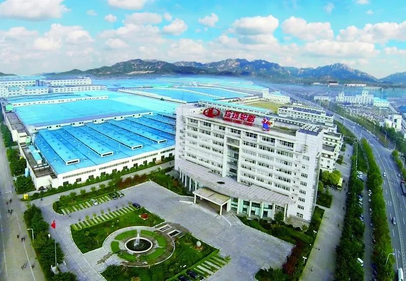 同时,在王锋董事长的推动下,玲珑轮胎积极拥抱工业互联网,生产工厂以