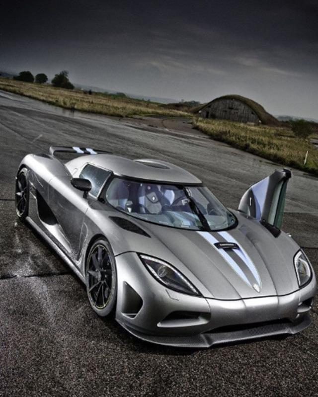 3000万柯尼塞格扯下网红"遮羞布",一天一万,还被轮流拍段子