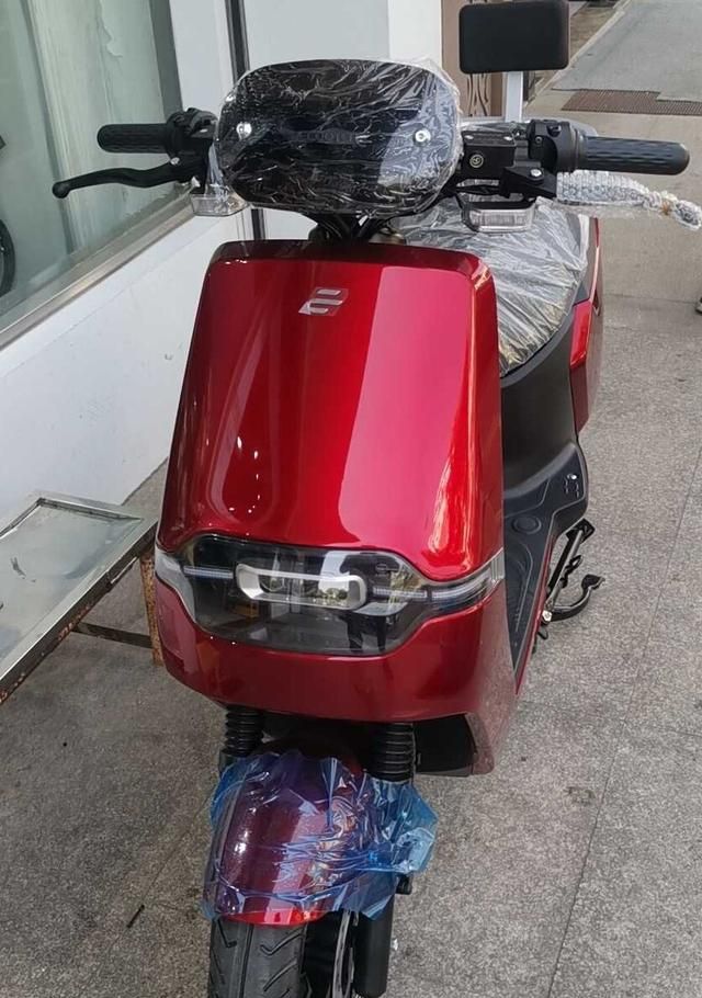 大阳eh1峰值功率2500w极速可达70,续航100公里,这价格贵吗?