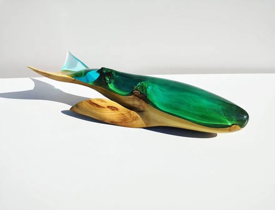 美到冒泡,乌克兰艺术家用木材和树脂,打造奇幻雕塑