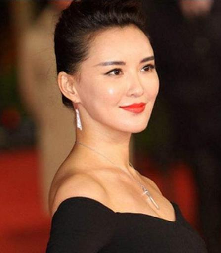 黄海波前女友,被誉为"神婆",成功预言了宁财神,贾乃亮,陈晓