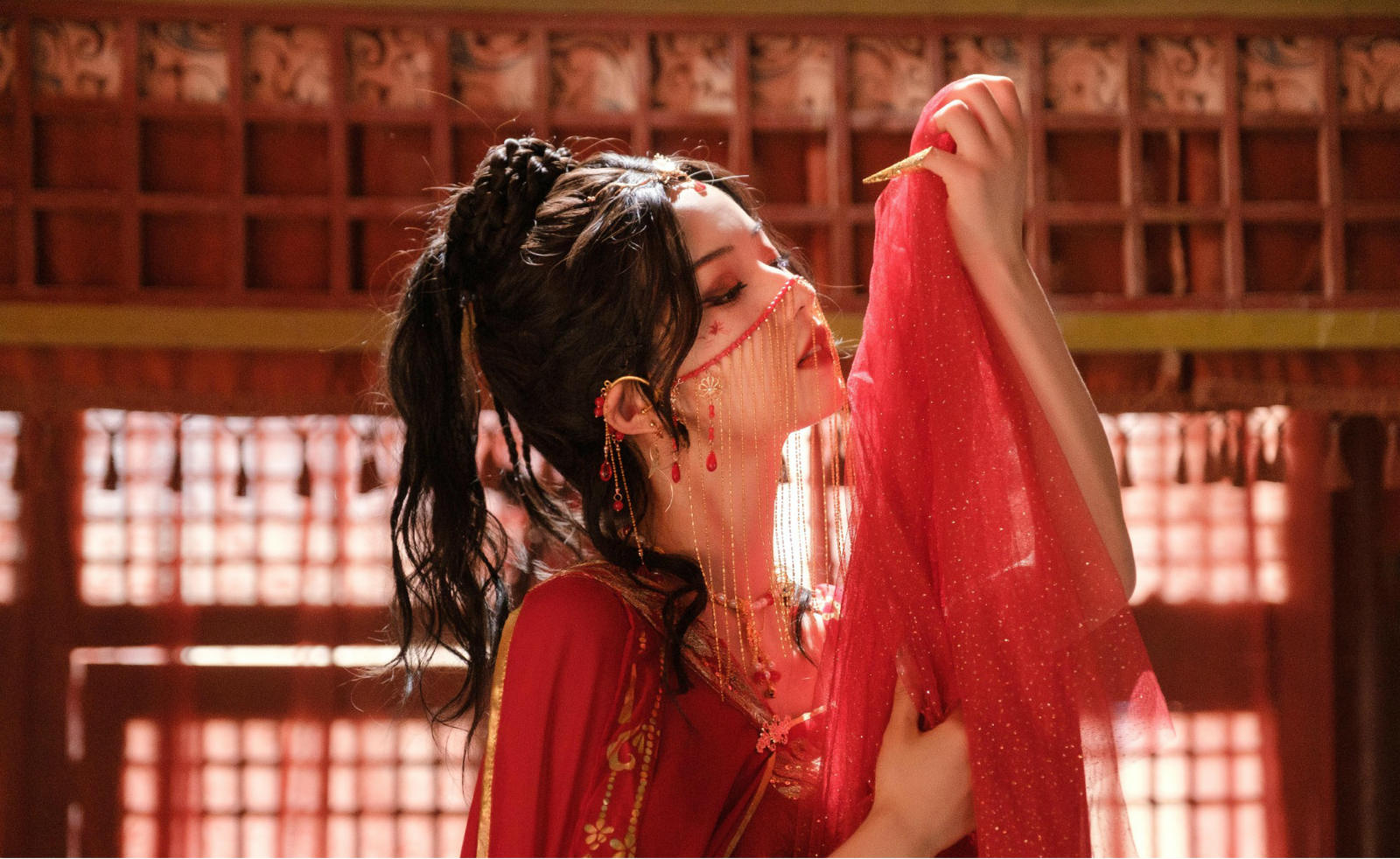 b站up主党妹火出圈了与腾格尔李宇春综艺同台只是场面有点尬