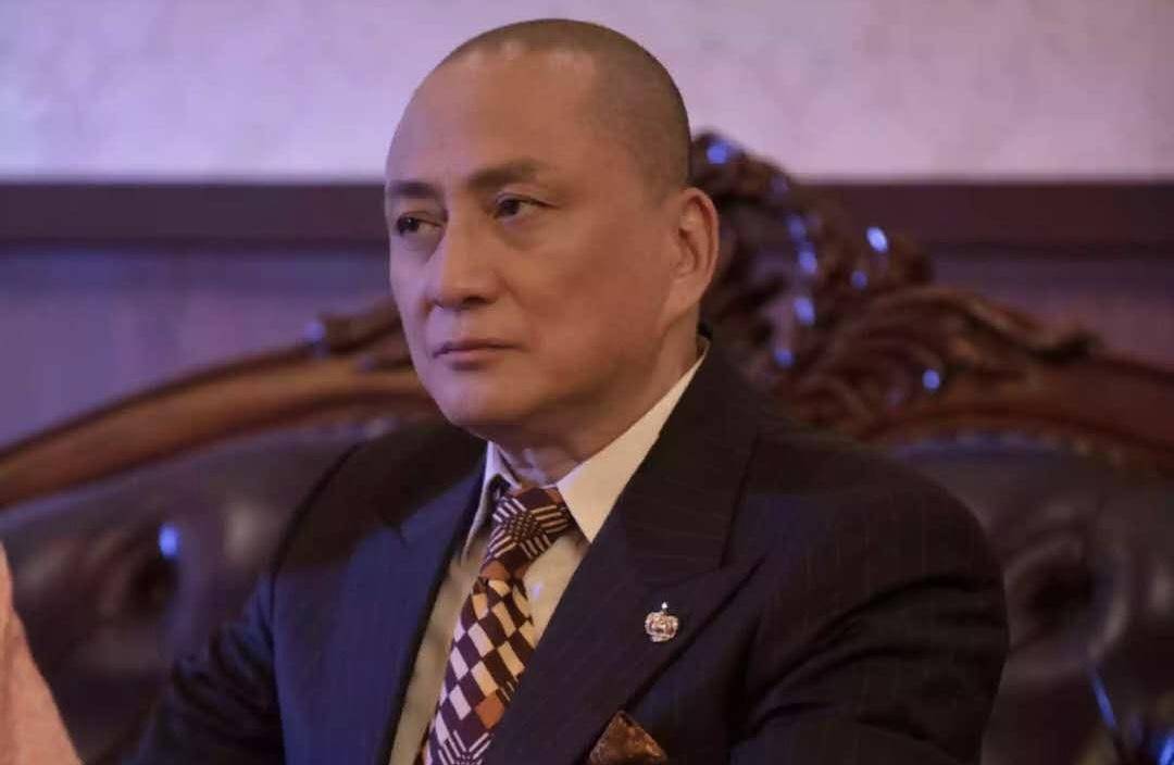 演"段誉"被熟知,前女友自杀后被骂多年,61岁的他已是光头大叔