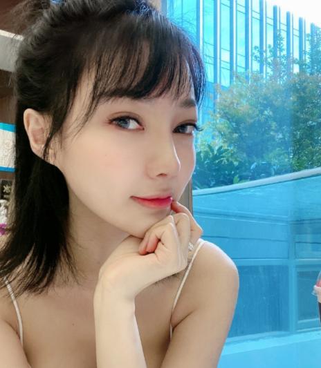 郭美美再发文怒指黄景瑜忘恩负义二人交往甜蜜对方火了拉黑自己