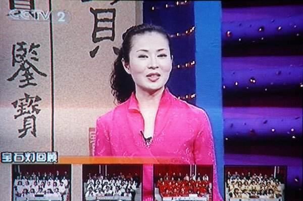 罗晰月:曾主持央视《鉴宝》,走红后遭人妒忌,被传是王刚妻子