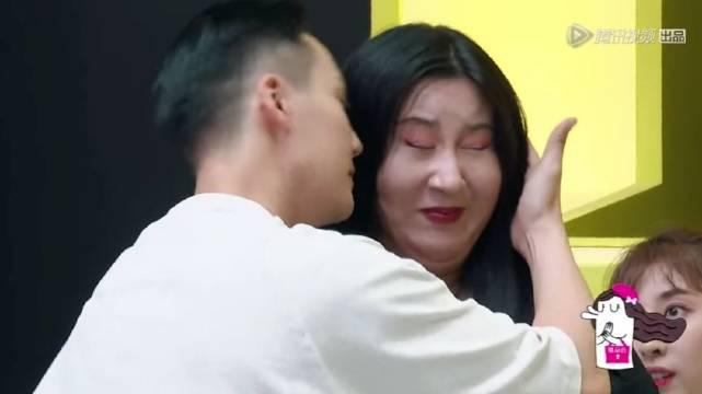 陈伟霆和锤娜丽莎的借位吻……93 939393