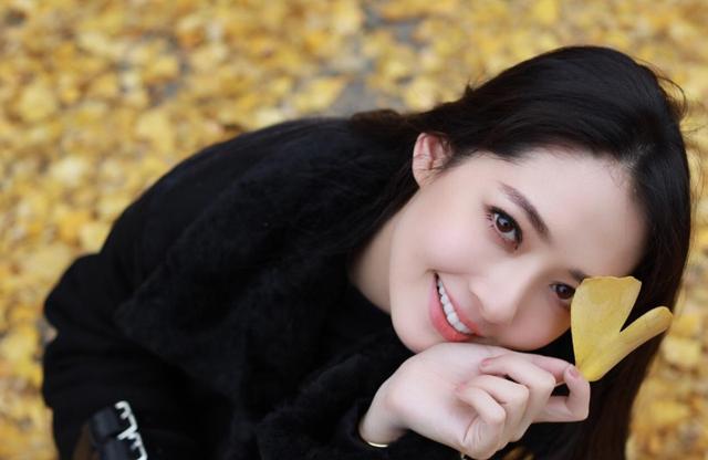 碧婷爸爸晒近照,脸肿原因惹人笑,网友:这是被蜜蜂蛰了?