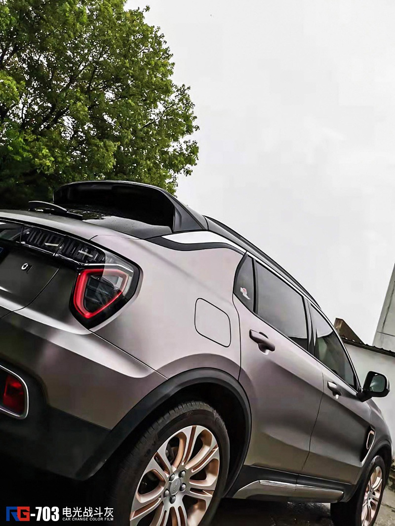 贴膜,小编今天给大家推出的是全网最新的领克01车身改色膜电光战斗灰