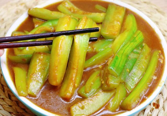 超下饭的酱焖丝瓜,米饭的绝配搭档,补水养颜,女同胞多吃