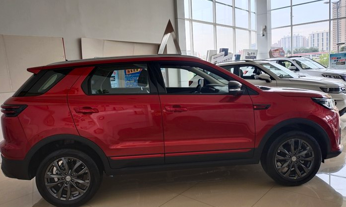 2021款长安cs55plus蓝鲸版到店红色涂装很时尚配驻车雷达