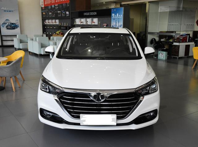 国六版绅宝d50火了长近4米7150马力57l油耗699万带国六