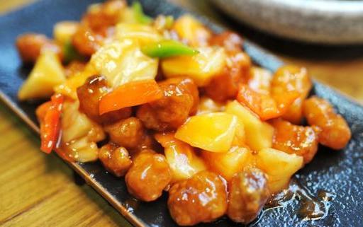 美食推荐:巴沙鱼排 ,豆腐水煮鱼,菠萝小酥肉,糖醋排骨