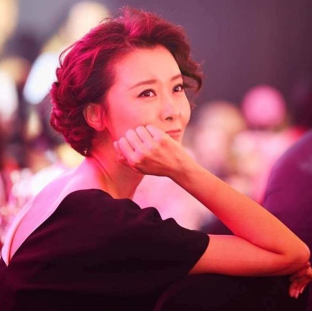 圈内大器晚成的女星48岁依旧单身活成了女人想要的模样