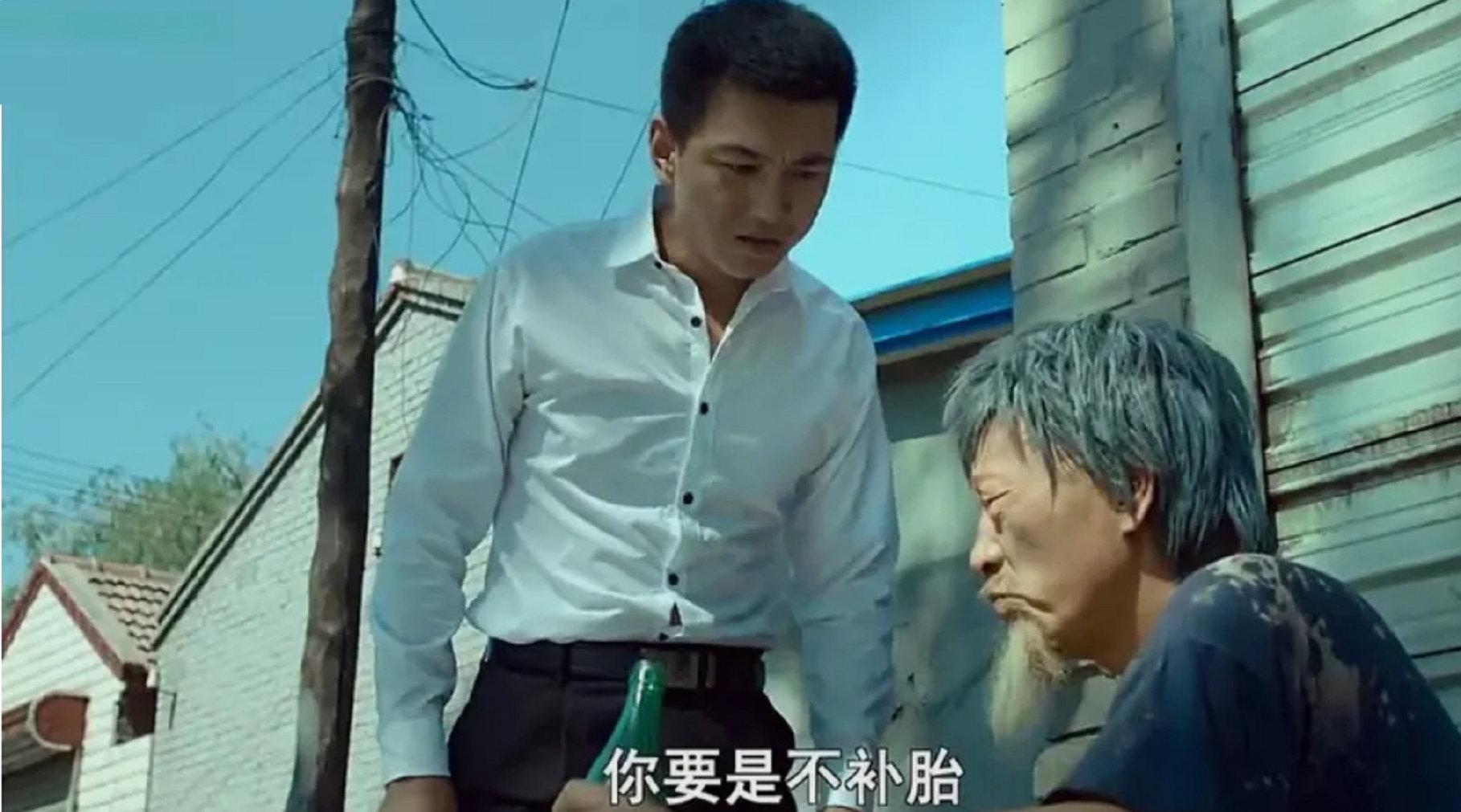 《怪友》大学生跟怪老头收破烂,被女友嫌弃