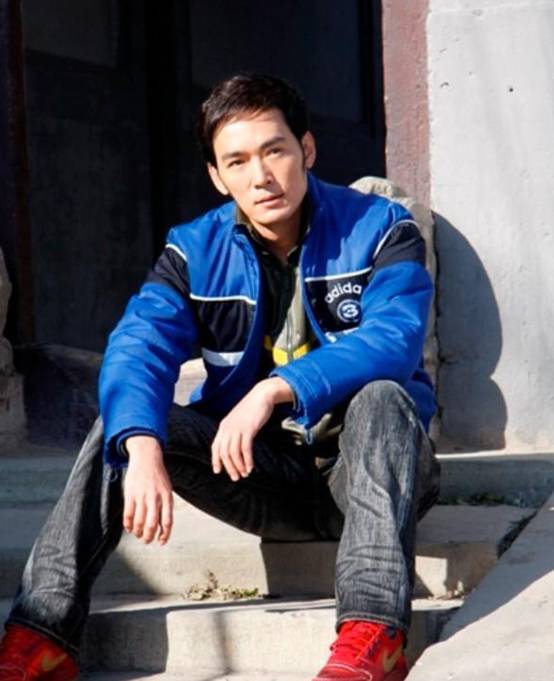 53岁焦恩俊与女儿合影像情侣,吃保鲜剂了?