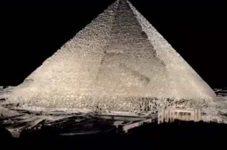 月球背面隐藏着金字塔?nasa不愿公布的照片,究竟隐藏着什么?