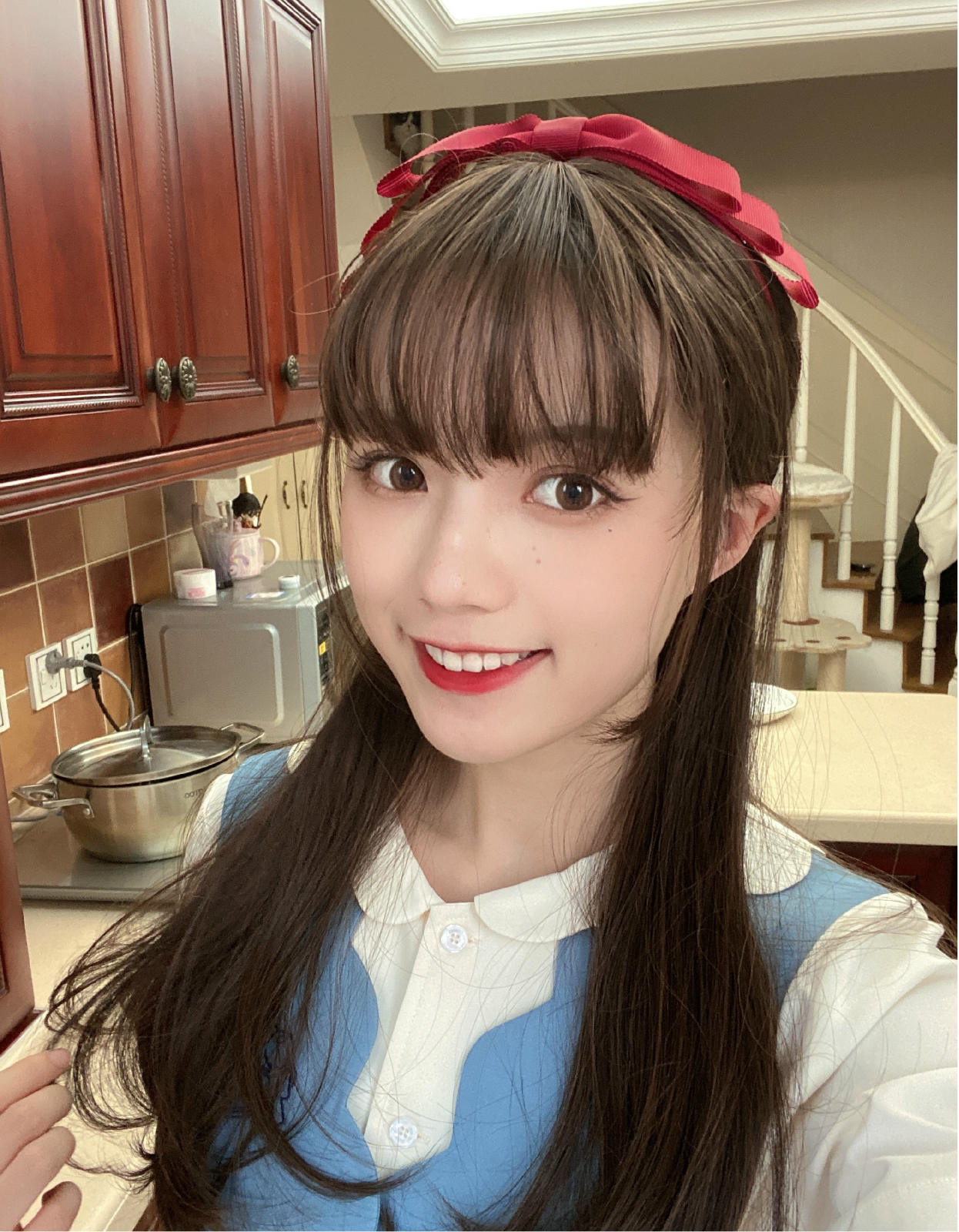 b站up主党妹火出圈了与腾格尔李宇春综艺同台只是场面有点尬