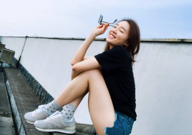 《三十而已》林有有火了，早期浓妆照被扒出：前后对比变化太大休闲区蓝鸢梦想 - Www.slyday.coM