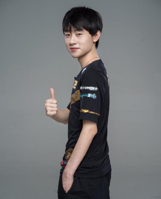 rng剑指s11是谁的锅?转会期一无是处就算了,还淘回一堆菜