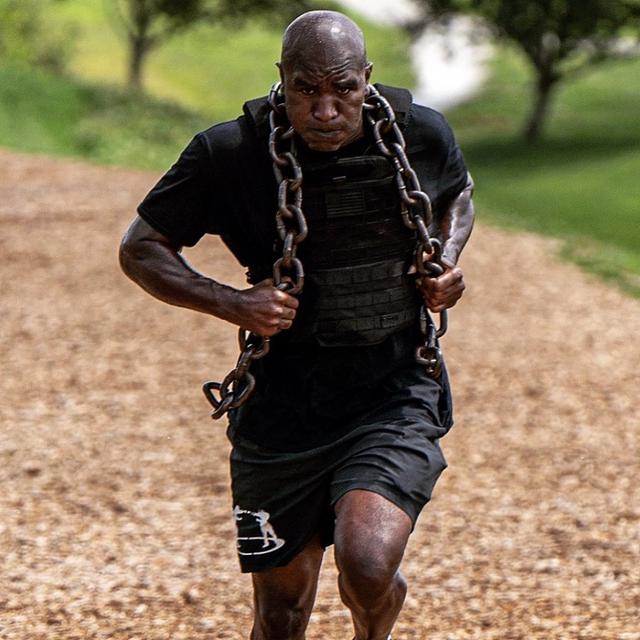 霍利菲尔德将战里迪克鲍!就算与泰森三番战泡汤,也要轰动性复出