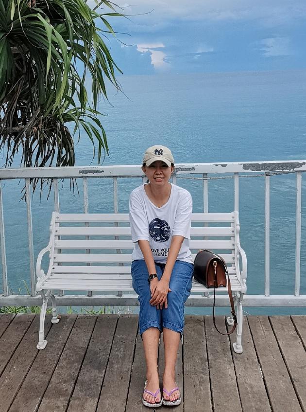 39岁卓依婷罕见露面t恤配七分裤休闲减龄气质不减当年