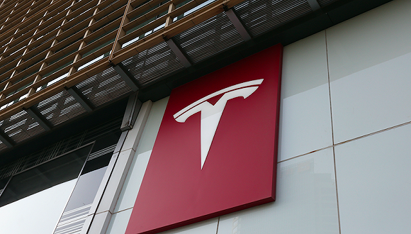 界面新闻@特斯拉在上半年成为全球电动车销冠 市占率达18.91%界面新闻2020-08-07 09:34:280阅