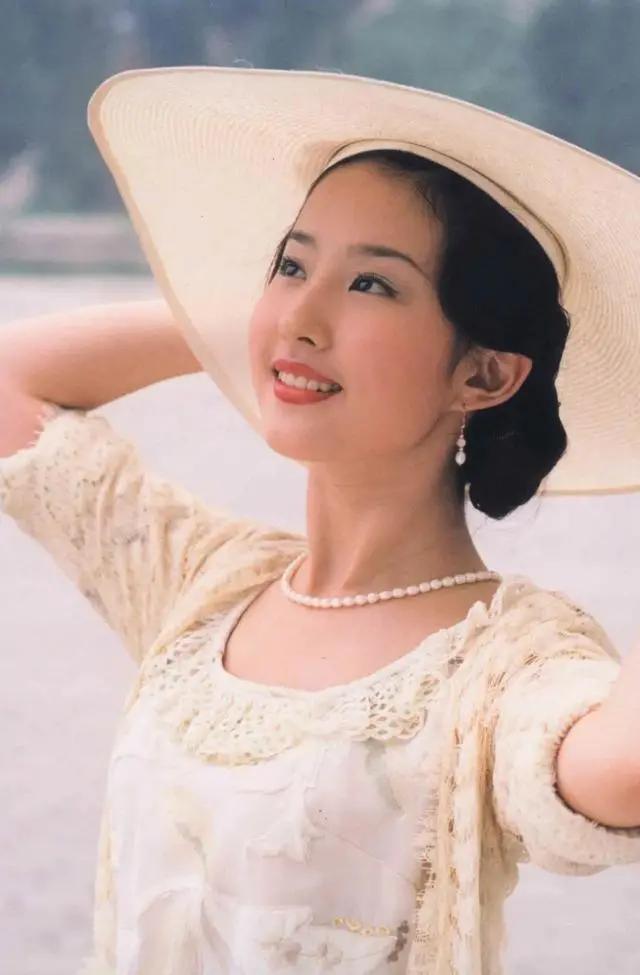 "神仙妈妈"刘晓莉,为刘亦菲放弃事业与婚姻,把女儿爱进骨子里