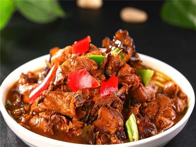 夏季一瓶啤酒一道美食,教你啤酒鸡的做法,香汁浓郁,做法很简单