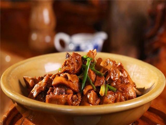 夏季一瓶啤酒一道美食,教你啤酒鸡的做法,香汁浓郁,做法很简单