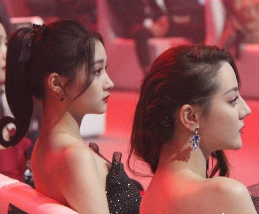 关晓彤娱乐圈4位好友,前3位都成一线女星,最后一位却被人遗忘