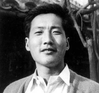 何冰偶像于是之,演400多场《茶馆》王利发,65岁却患老年痴呆?|于是之|话剧|王利发_新浪新闻