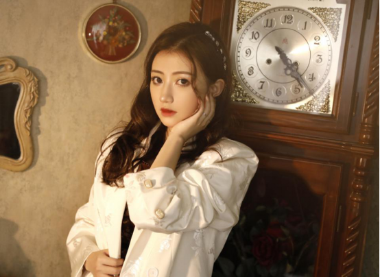 这是解说还是网红,kpl女解说gini晒与杜海涛合照